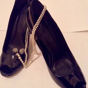 .Vera Wang Open Toe Heel